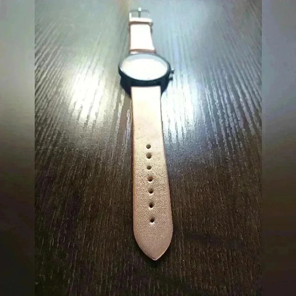 Rosie Quartz watch - Picture 2 of 5